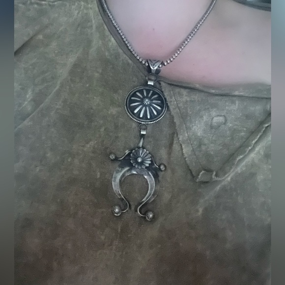 🏜️Native Naja Pendant 4”L 2”W OOAK  Sterling pendant Navajo (Offers OK)🏜️ - Picture 3 of 4